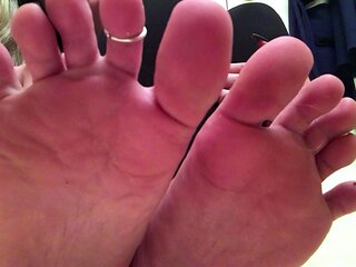 Couple pussys close to the Foot Fetish