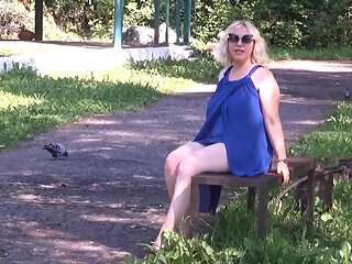 Sexy Lady No Panties - Flashing Pussy on Walk
