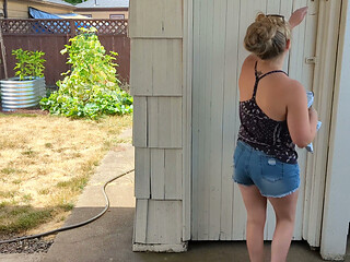 Rewarding My Neighbor with a Blowjob for Returning My Mail