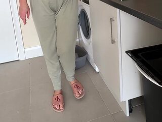 Dishes Vs. Full Bladder I Lost Control and Piss in Pants