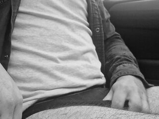 Risky handjob and cumshot in my car