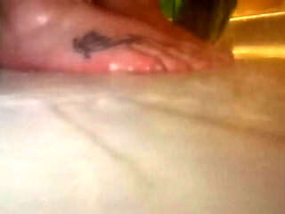 SHOWER GIANTESS: Colossal Bare Feet in the Rain