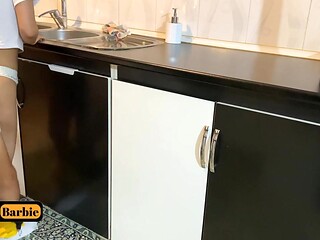 Daring affair in the kitchen: Arab MILF gets fucked doggy style