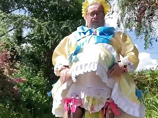 In an outfit with a yellow and blue maid dress for a day.