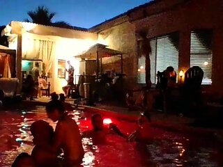 Amateur Group Sex beside Hot Chicks