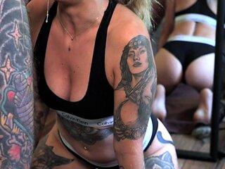 Christmas day blowjobs. Enjoy