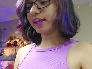 Goddess Rarity Gets Distracted on Stream