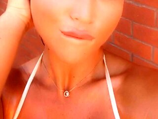 Amateur babes are good at masturbating as well