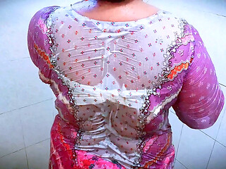 beautiful sundari anti bathroome gosol korte giye tar bhudar balgulo kete nilo.