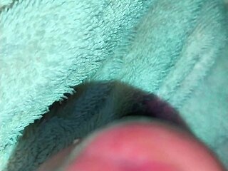 Hot Handjob, Close up of the Cum Splashed and Lost in the Absence of a Mouth