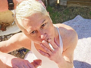 Nikki Suxxx Smoking Blowjob