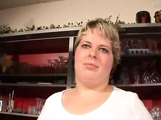 With her wet pussy this BBW milf of German descent shows herself enjoying with sex toys in her pussy