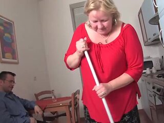 Curvy MILF getting down with Zusa