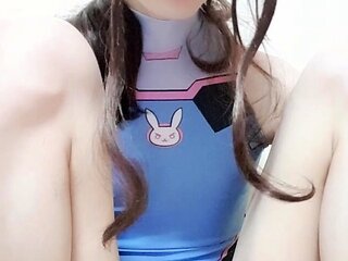 Brunette Tranny jerking in hard dick in solo Webcam