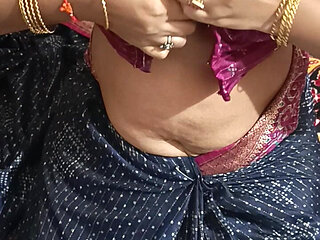 Desi Indian Beautiful Owner Aunty Fucking for Rent Closing