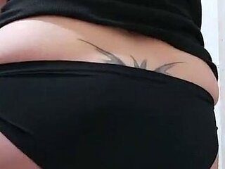 Heidi Foxx aka heidivandertrump OnlyFans - Sniff my ass