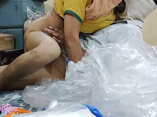 Owner ke Ladke ne maid bulayi chudne ko Mast Choda uski chut par do baar lund chadaya