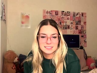 Amateur Blonde Teen Plays Solo with Toy Webcam Porn