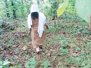 Asian BBW Girlfriend Fucked Outdoor by Boyfriend in Jungle