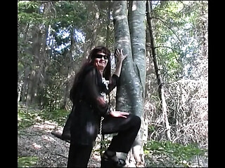 Brunette MILF fingered in park