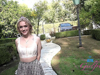 Gracie Gates Begs for a Creampie in a Virtual Date Blowjob and Footjob Scene