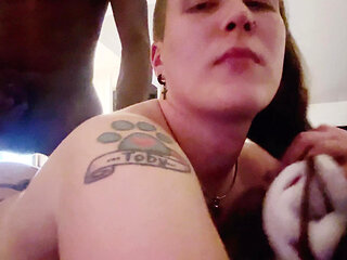 She get her pussy ate and fucked by the elf