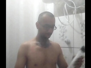 TIH DJC TOMANDO BANHO E SE EXIBINDO