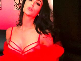 Love Chat Big Boobs Brunette Masturbating For Cam