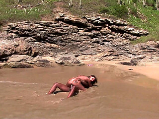 Fuck my latin pussy on beach