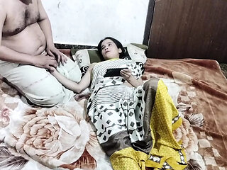 Malkin apne naukar ko x video dekha kar chudbaya