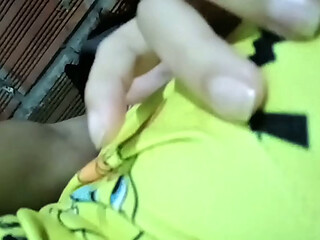 Chica enga&ntilde_ando a su novio en el balc&oacute_n con su amigo