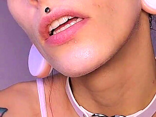 Beautiful Slut Shows off Her Pretty Face