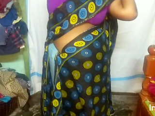 Kerala malayali housewife saree changing in village homemade