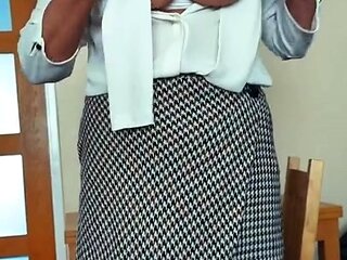 Hookup amateur mature masturbation in hotel room
