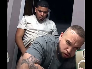 Mulato pre&ntilde_ando Un culo Gordo