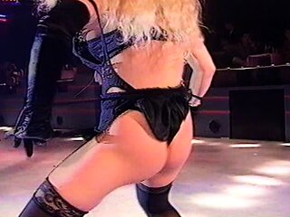 Sexy amateur masturbating and shows hot ass