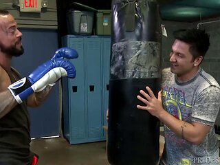 Bodybuilder bottom gets fucked by his trainer