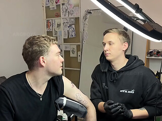 Sexy Tattoo Artist Gets his Cock Sucked while Eating Client&rsquo_s Big Ass until He Cums Messily