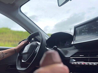 Mulher Uber pega cliente viagem Rio de Janeiro S&atilde_o Paulo ! Pagamento da viagem da o cu ele gozar dentro do cuzinho da Uber !