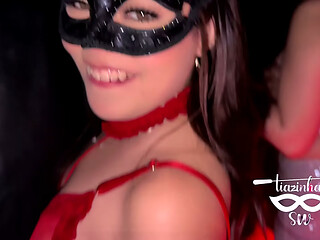 Fui com as amigas na festa cuckold da casa de swing Opiumn Club e fizemos o neg&atilde_o dotado entrar na cabine e pegar as 3