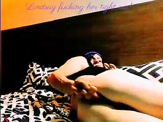 Sissy Lindsay fucking her ass