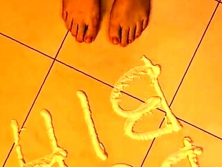 Solo masturbation and the foot fetish