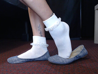 Ruffled socks gray balletflats shoeplay