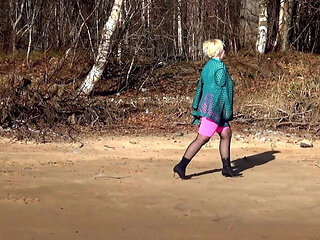 Sexy Outfit for Spring Walk.