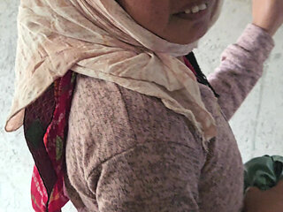 Desi bhabi ko bed pe lita ke chodha uske room me sex with indian village aunty