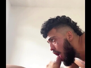 Ofereci caf&eacute_ pro meu vizinho que ganhei pica pra mamar - Assista completo (RED)