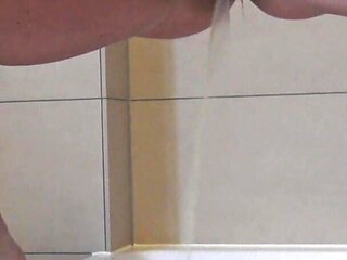 Student in-aneta Pissing