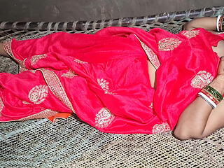 Indian auntie gets fucked in her saree