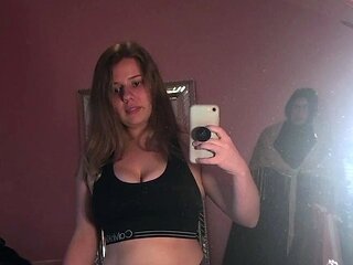 Amateur babes are good at masturbating as well