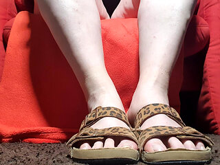 Splash on My Feet in the Leopard-print Slippers